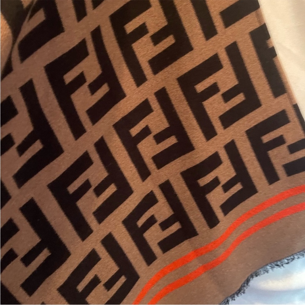 Fendi Poncho - Picture 4 of 4
